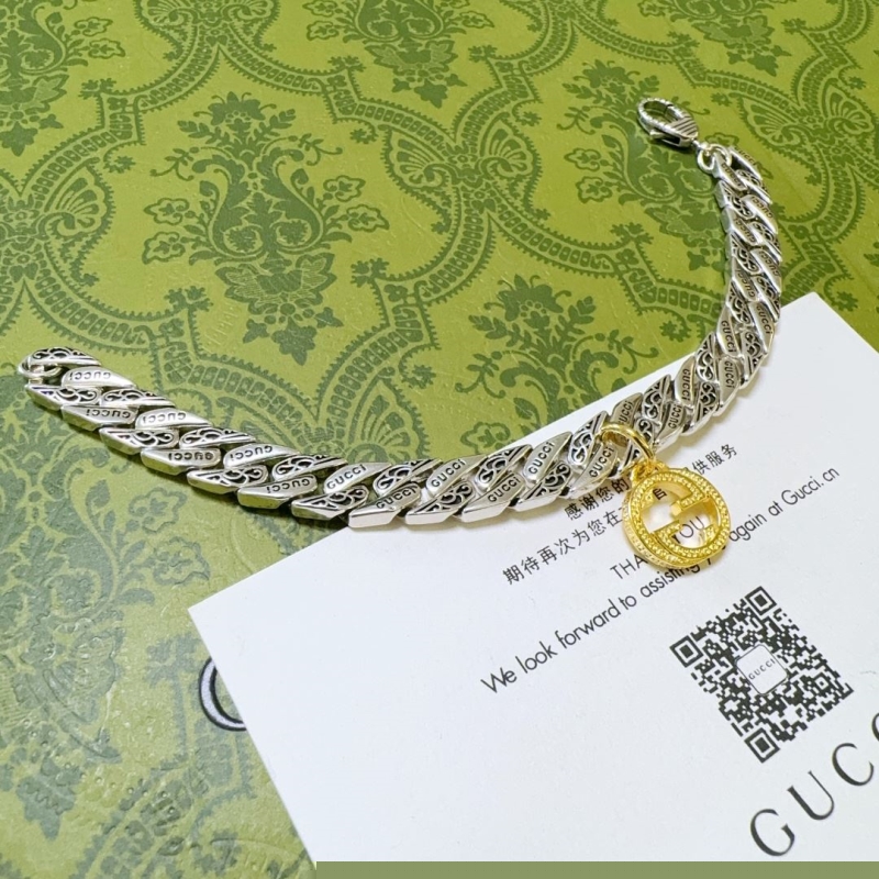 G*u*i bracelets
